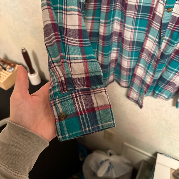 Women’s field and stream size medium flannel top - Picture 3 of 4
